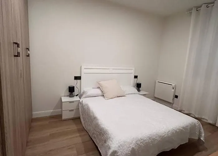 2 Privadas Con 1 Bano Privado, Salon Y Cocina